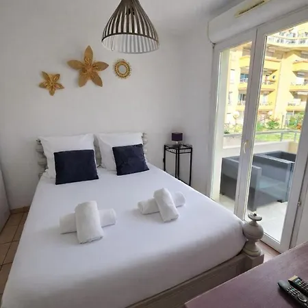Marine Les Pins - T2, 4p, Terrasse, Pk, Plages * 昂蒂布