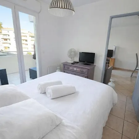 Appartement Marine Les Pins - T2, 4p, Terrasse, Pk, Plages Antibes